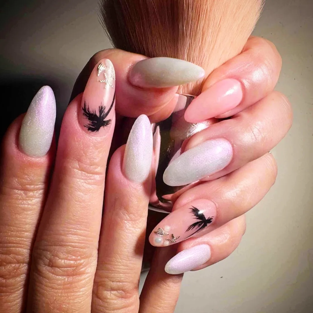 Nail art sur ongles en amande