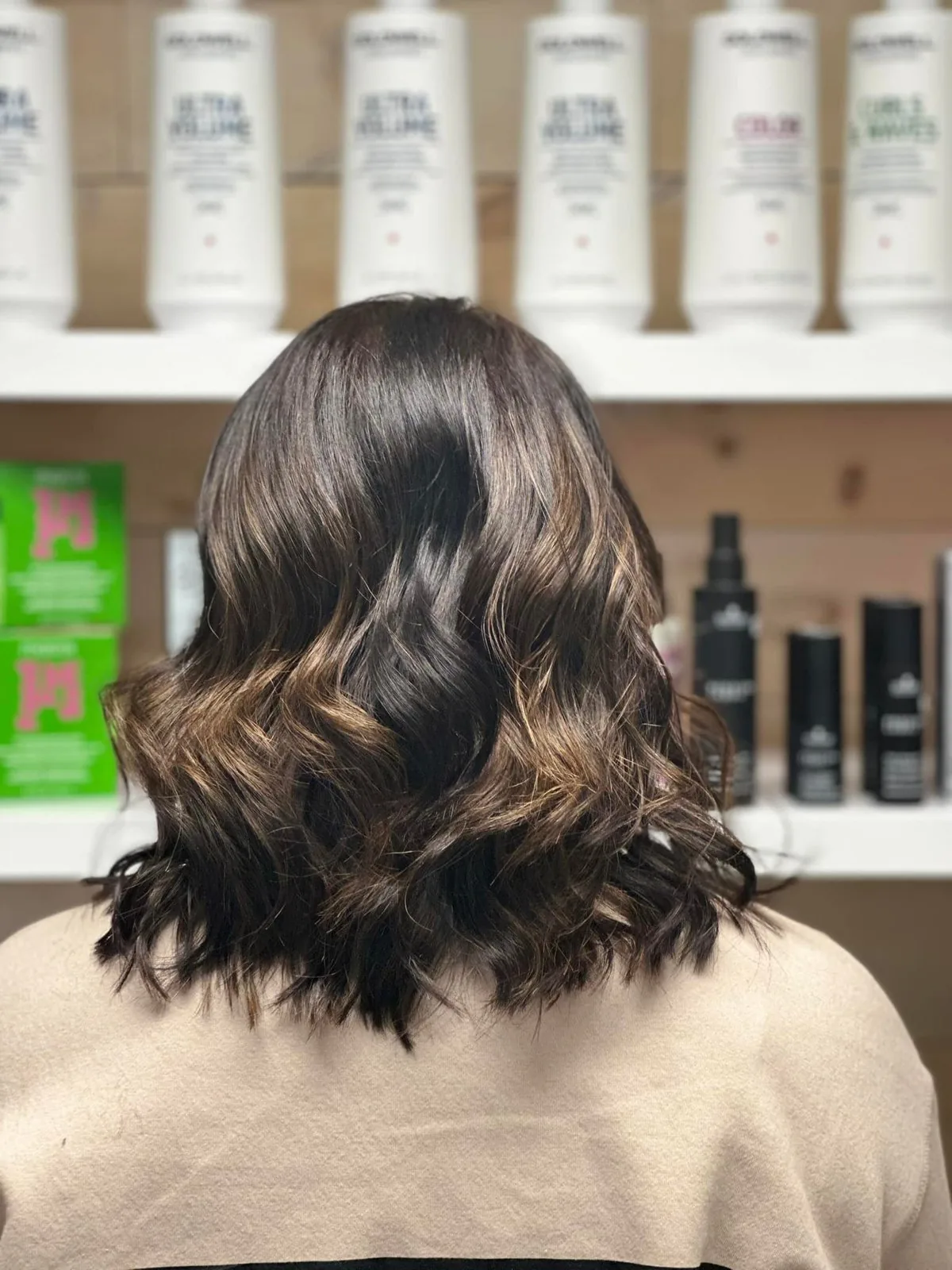 Coupe mi-longue et boucles